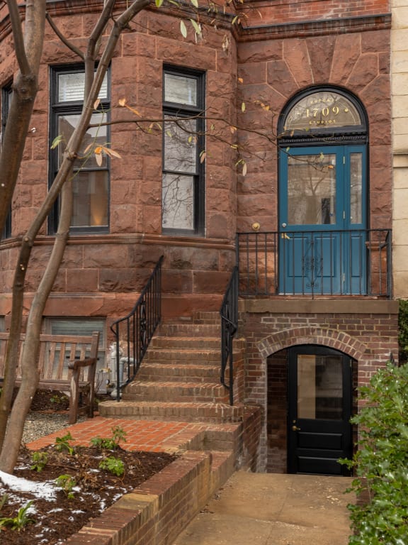 1709 Dupont Studios